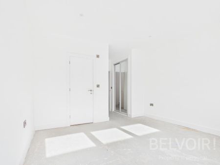 4 bedroom semi-detached house to rent - Photo 5