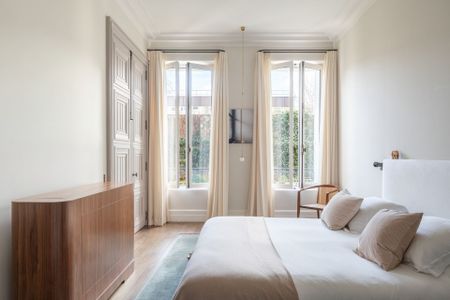 Location Appartement Paris 7 6 Pièces 232 m² - Photo 5