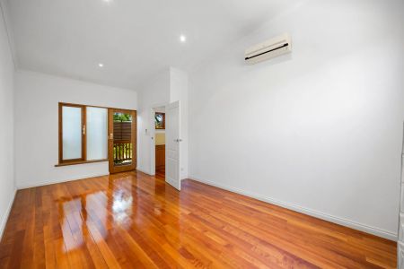 Three Bedroom with Granny Flat with Kitchen & Bathroom - Photo 3