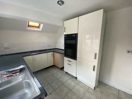 2 bedroom terraced house to rent - Photo 2