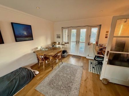 Lassell Court, Maidenhead - Photo 2