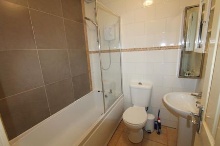 4 bedroom flat to rent - Photo 5