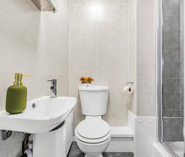 2 MOOR VIEW Leeds - LS6 1AQ - Photo 1