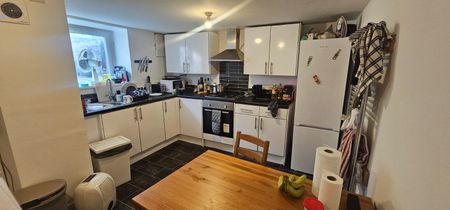 5 Bed - 11 Ashville Grove, Burley, Leeds - LS6 1LY - Student - Photo 3