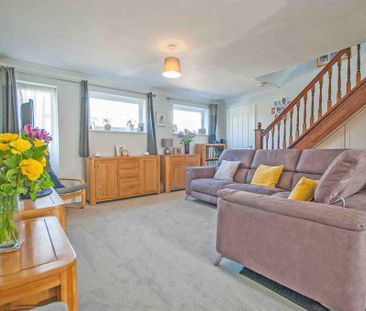 4 bedroom semi-detached house to rent - Photo 3