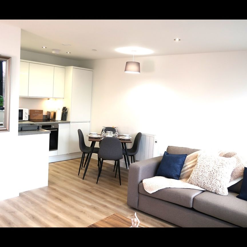 1 Bed Flat, Alexander House, M16 - Photo 1