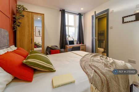 1 bedroom in a house share to rent - Photo 2