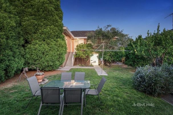 8 Riviera Avenue, Doncaster - Photo 1