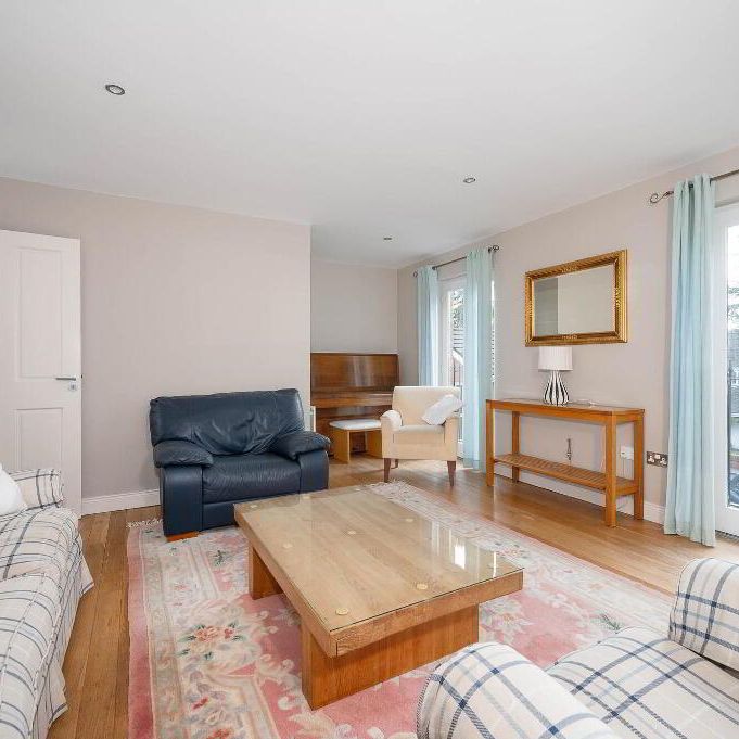 Apartment 3 Lily Court 14a Deramore Park South, Belfast, BT9 5JY - Photo 1