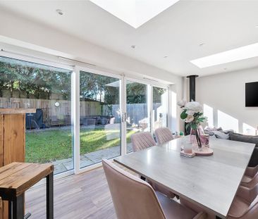 4 bedroom link detached house to rent - Photo 5