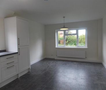 4 bedroom detached house to rent - Photo 5