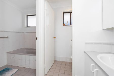 CHARMING THREE BEDROOM HOME - Photo 3