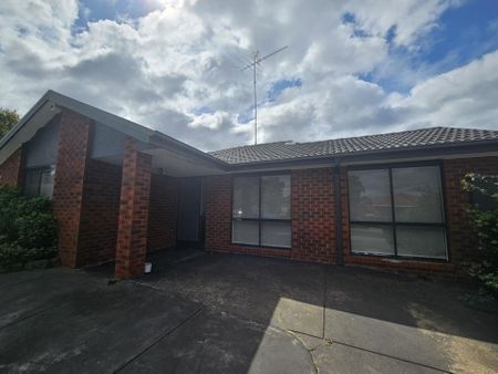 14 Manuka Place, MEADOW HEIGHTS - Photo 2