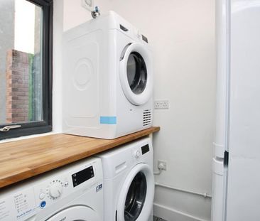 1 bedroom in a house share to rent - Photo 4