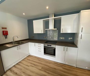 3 bedroom flat to rent - Photo 5