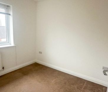 4 bedroom semi-detached house to rent - Photo 6