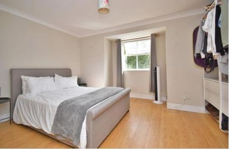 3 Bed Terraced House, Cressingham Road, SE13 - Photo 3