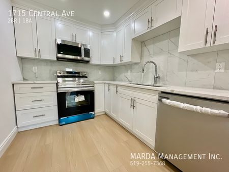 NEWLY RENOVATED 2BEDROOM+DEN/1BATH HOUSE ON CENTRAL AVE + UTILITIES - Photo 4