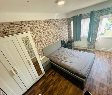 1 bedroom in a house share to rent - Photo 4
