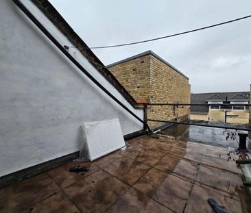 1 bed Apartment To Let - Photo 5