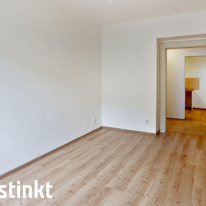 Pronájem bytu 4+1 85 m², Dvorecká 470, Praha - Photo 1