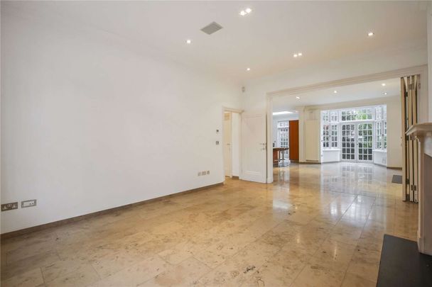 A magnificent six double bedroom period residence, situated on one of St John's Woods most exclusive roads - Photo 1