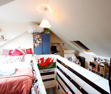 4 Bed Terraced House, Grange Avenue, RG6 - Photo 3