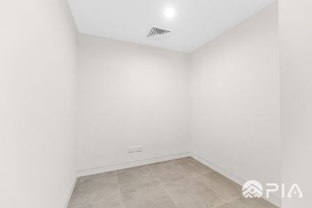 Modern & Spacious 2-Bedroom Apartment in Prime Homebush Location - Photo 3