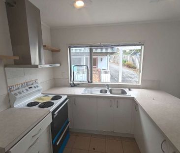 Charming 2BR Pakuranga Retreat! - Photo 2