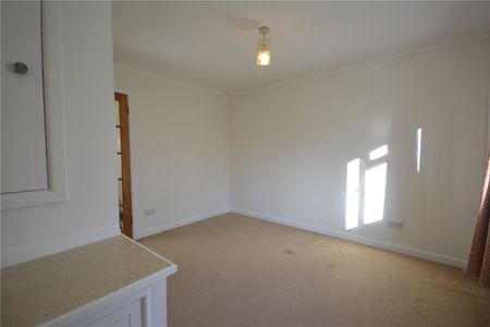 London Road, Ewell, Epsom, Surrey, KT17 2BU - Photo 2