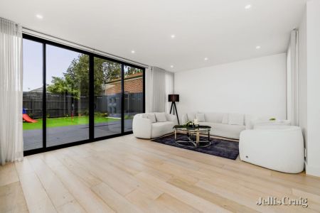 4 Bed, 3 Bath - Photo 2