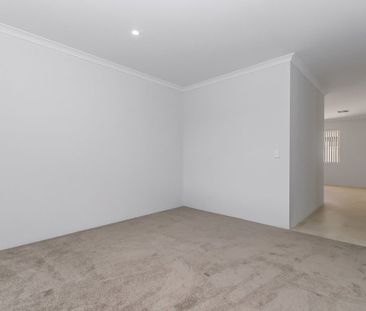 QUALITY FAMILY LIVING CLOSE TO BEACH AND AMENITIES - Photo 4