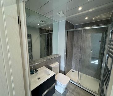 3 bedroom flat to rent - Photo 3