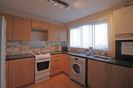 3 bedroom flat to rent - Photo 5