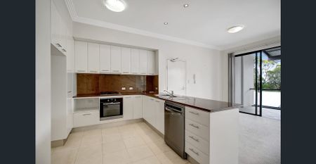 Spacious and stylish apartment close to public transport - Photo 4