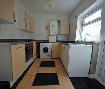 3 bedroom terraced house to rent - Photo 3