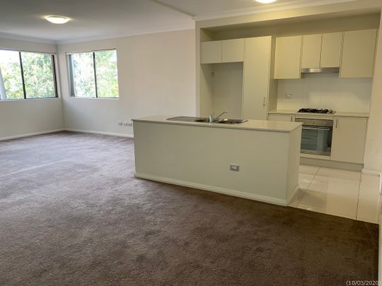 Spacious three bedrooms apartment plus study for lease ! Walking distance to Norwest train station - Photo 1