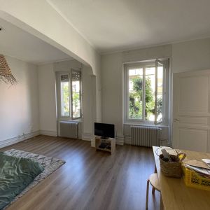 À LOUER ! Agréable appartement 4-5 pièces avec balcons idéalement situé dans le quartier de Neudorf à Strasbourg à deux pas de la Place du Marché et des commerces - Photo 2