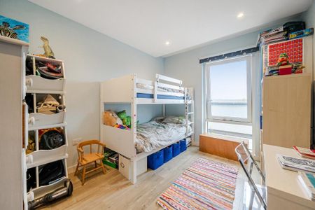 3 bedroom flat to rent - Photo 4