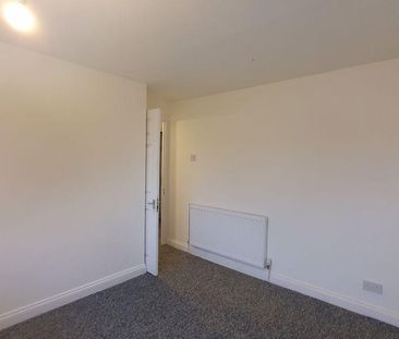 4 bedroom terraced house to rent - Photo 3