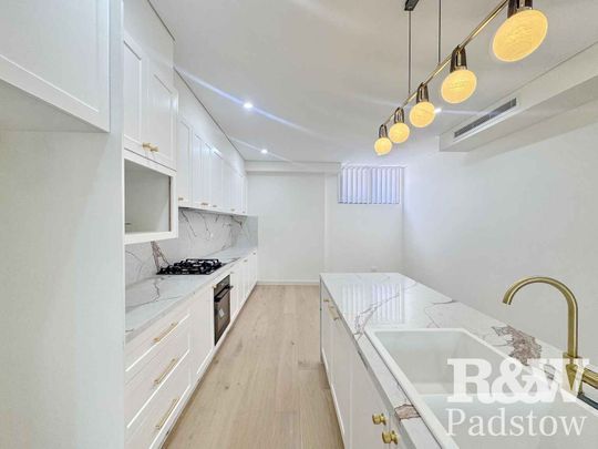 Elegant Two-Bedroom Apartment in Secure Boutique Complex - Photo 1