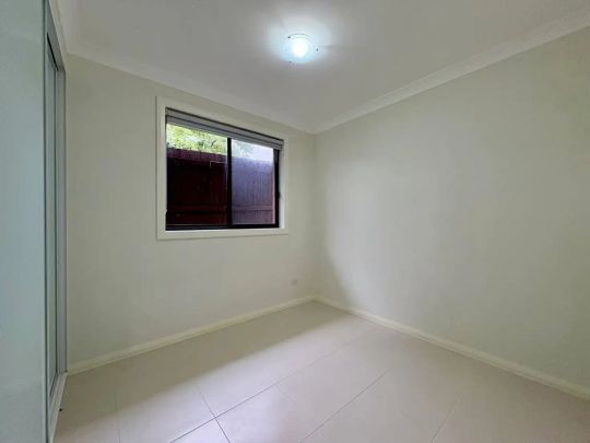 GrannyFla/3A Roseneath Place, Baulkham Hills NSW 2153 - Photo 1