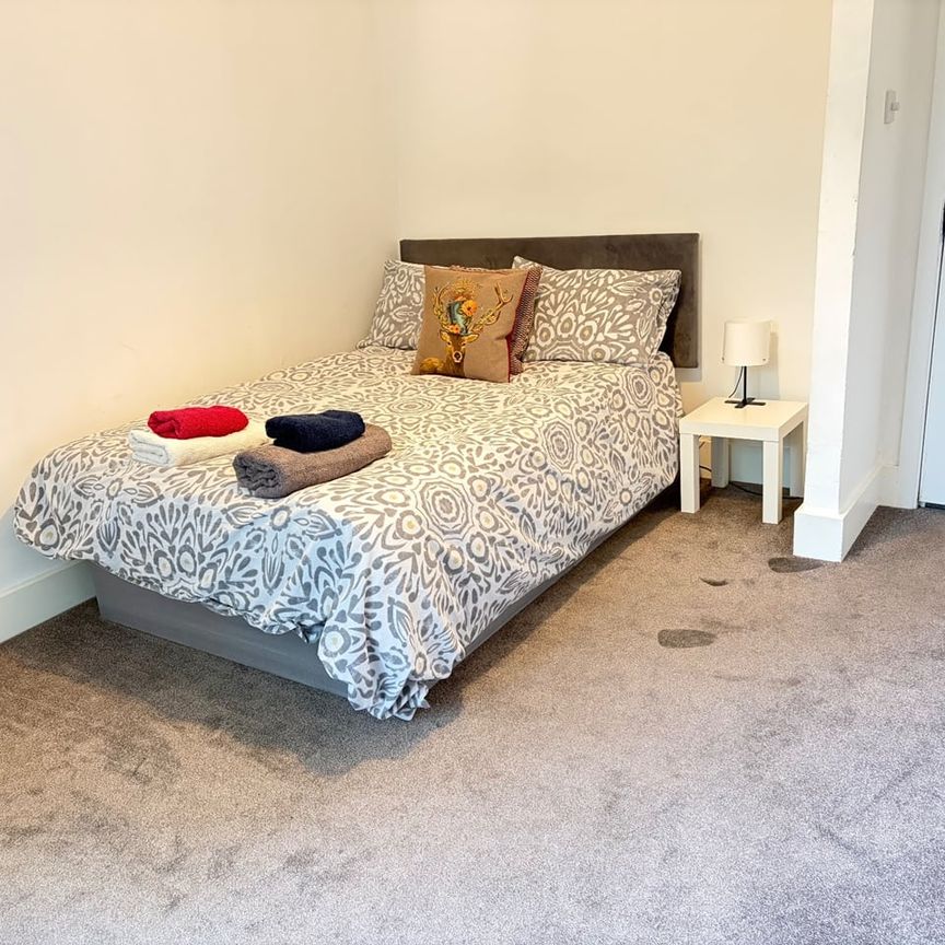Room in a Shared House, Very Near St Marys Church Area, W5 - Photo 2