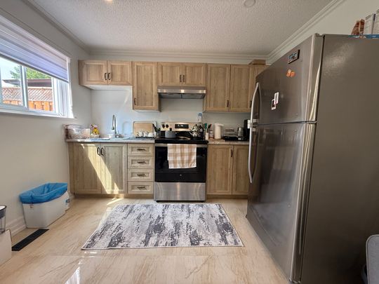 For Lease - 759 Bloor Street Unit# Main Floor, Mississauga, Ontario - Photo 1