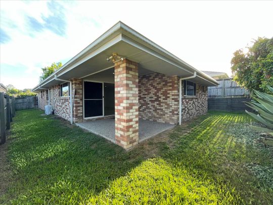 Beautiful Family Home in Quiet Upper Coomera Location - Photo 1