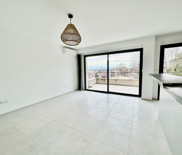 Location Appartement 2 pièces TOURNON SUR RHONE 07300 - Photo 2