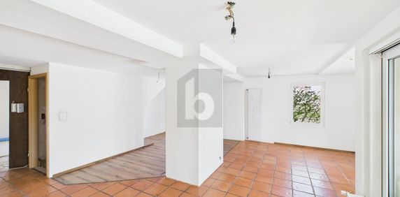 FRESHLY RENOVATED WITH A LARGE BALCONY - Photo 2