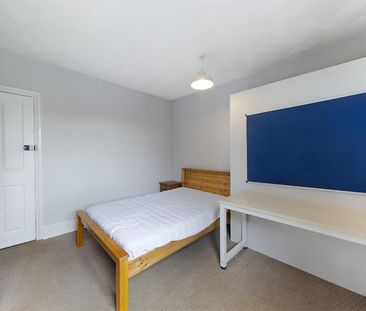 3 bedroom House To Let - Photo 4