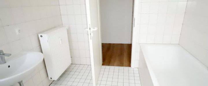 Neu renovierte 2-Zimmer-Wohnung mit Badewanne in Dortmund-Borsigplatz - Photo 1