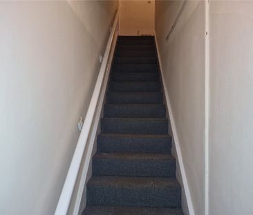 Church Lane, Thornhill, Dewsbury, West Yorkshire, WF12 - Photo 6